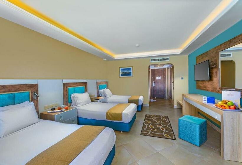 اتاق استاندارد سه نفره, Titanic Resort & Aqua Park
