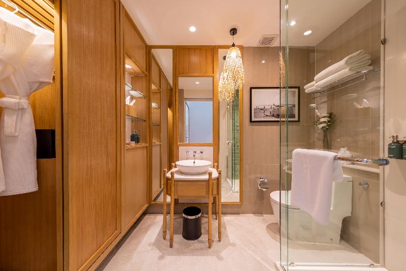 اتاق لوکس, Outrigger Surin Beach Resort Sha Extra Plus