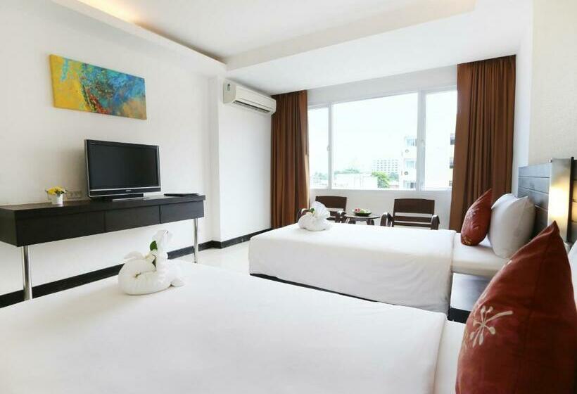 Quarto Superior, Baron Beach
