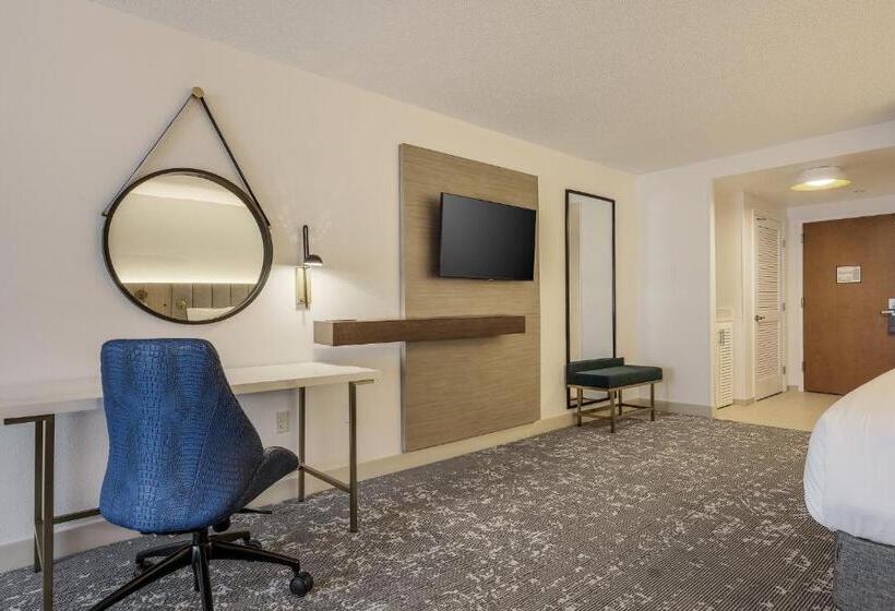 身障者適用キングサイズベッドルーム, Crowne Plaza Ft Myers Gulf Coast, An Ihg
