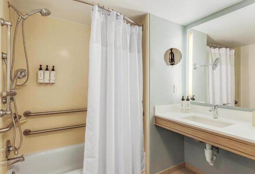 身障者適用キングサイズベッドルーム, Crowne Plaza Ft Myers Gulf Coast, An Ihg