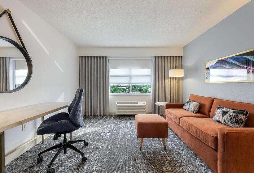 キングサイズベッドのスタンダードルーム, Crowne Plaza Ft Myers Gulf Coast, An Ihg