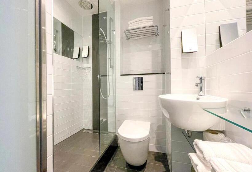 家庭间, Sleeperz Hotel Cardiff