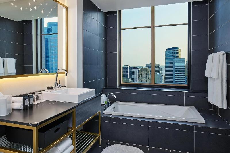 스위트 킹사이즈 침대, W Minneapolis  The Foshay