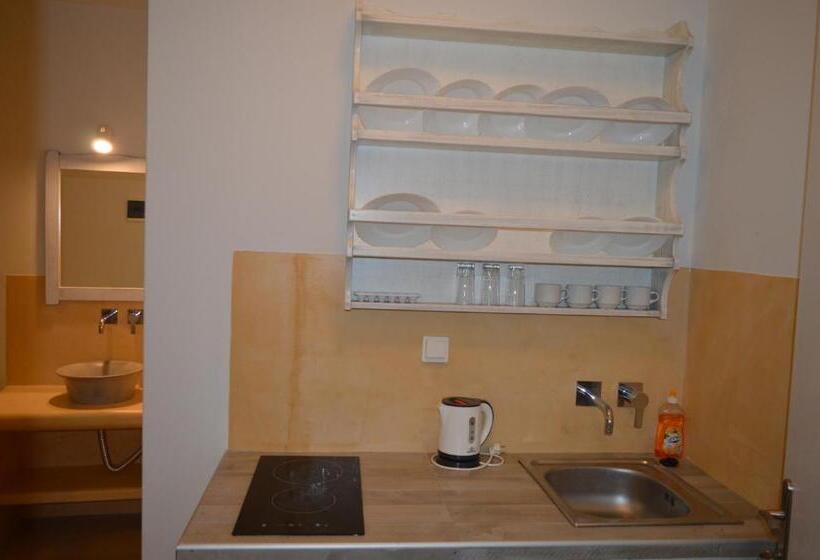 استودیوی استاندارد, Agios Prokopios