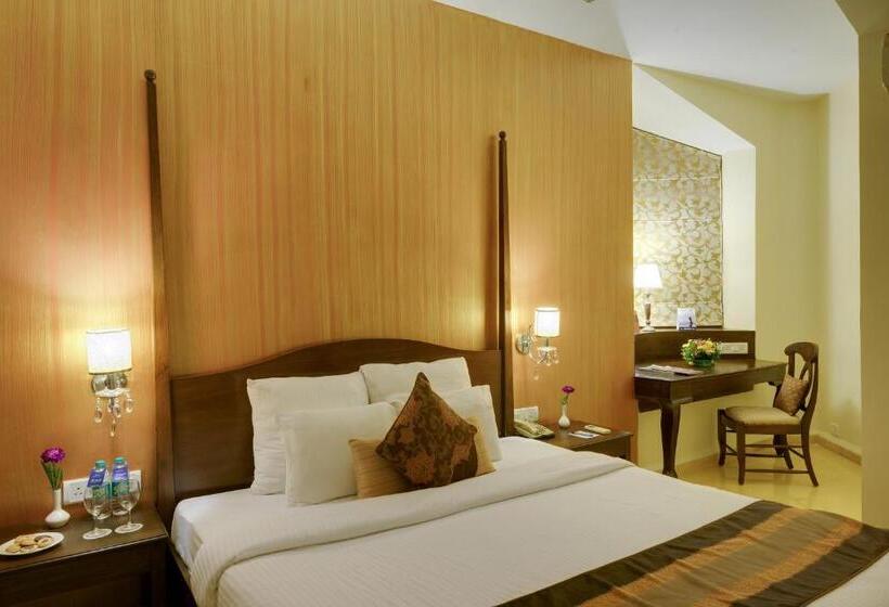 سوییت جونیور, The Crown Goa