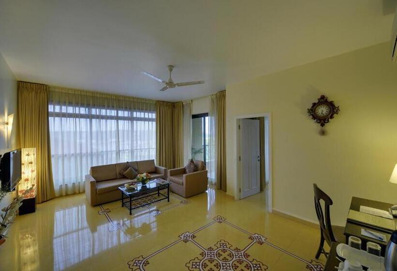 سوئیت با بالکن, The Crown Goa
