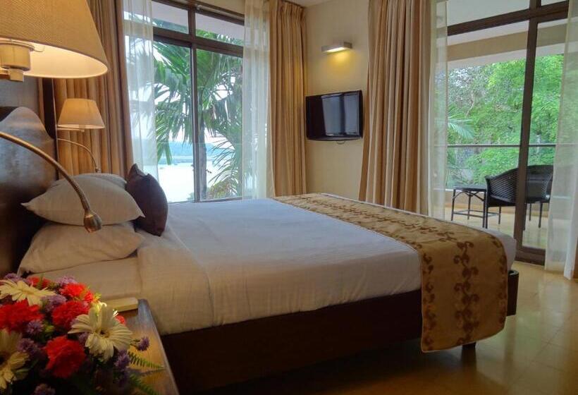 سوئیت با بالکن, The Crown Goa
