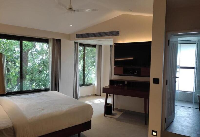 اتاق پرمیوم, The Crown Goa