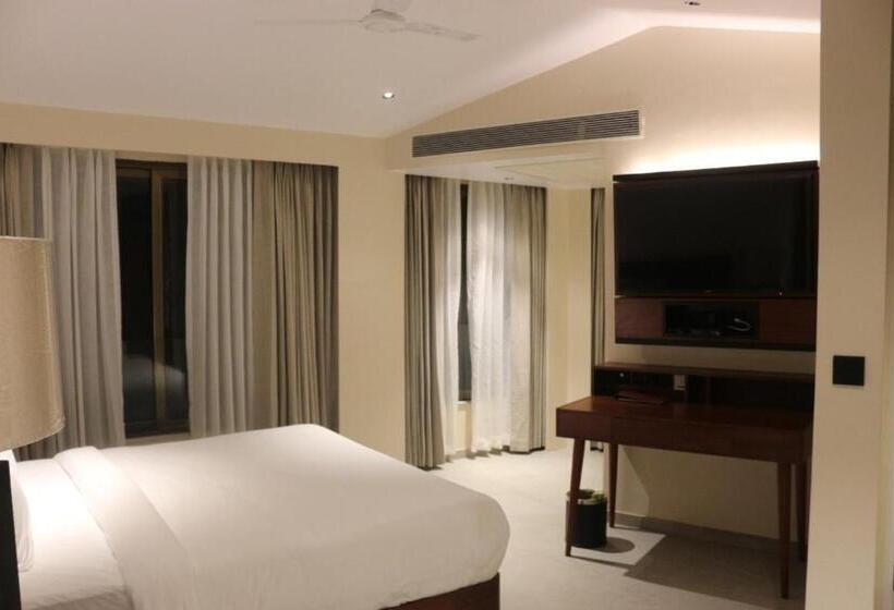اتاق پرمیوم, The Crown Goa