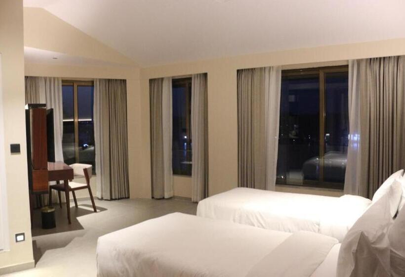 Premium room with river view, The Crown Goa
