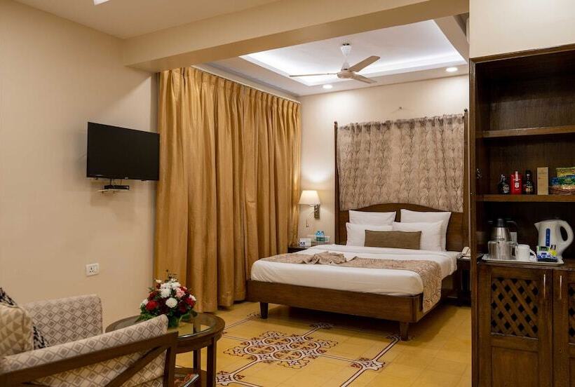 اتاق سوپریور, The Crown Goa