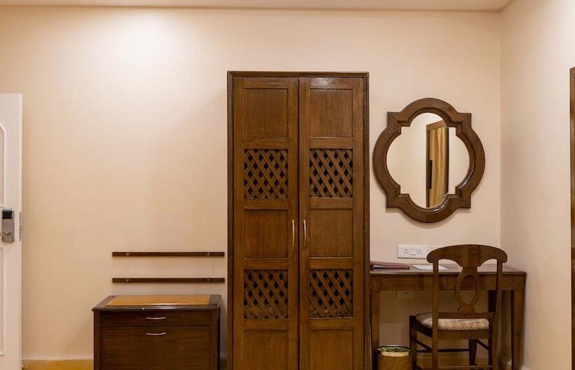 اتاق سوپریور, The Crown Goa