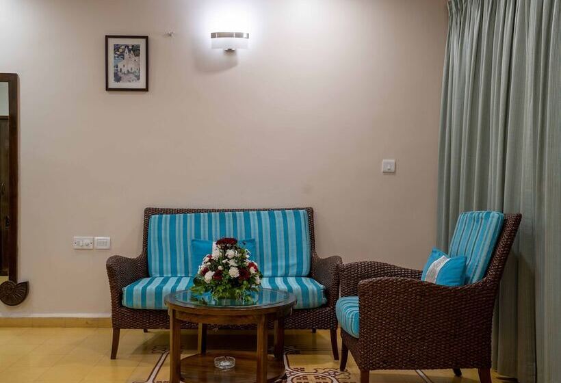 اتاق اجرایی, The Crown Goa