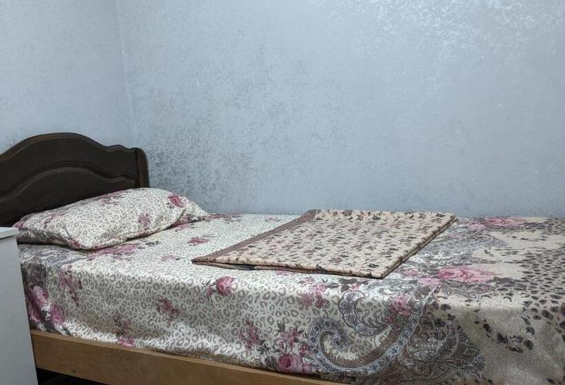 تختخواب در اتاق مشترک, Hostel California