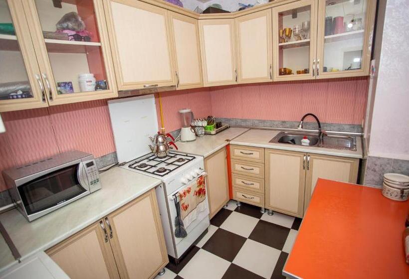 اتاق لوکس با بالکن, Hostel California