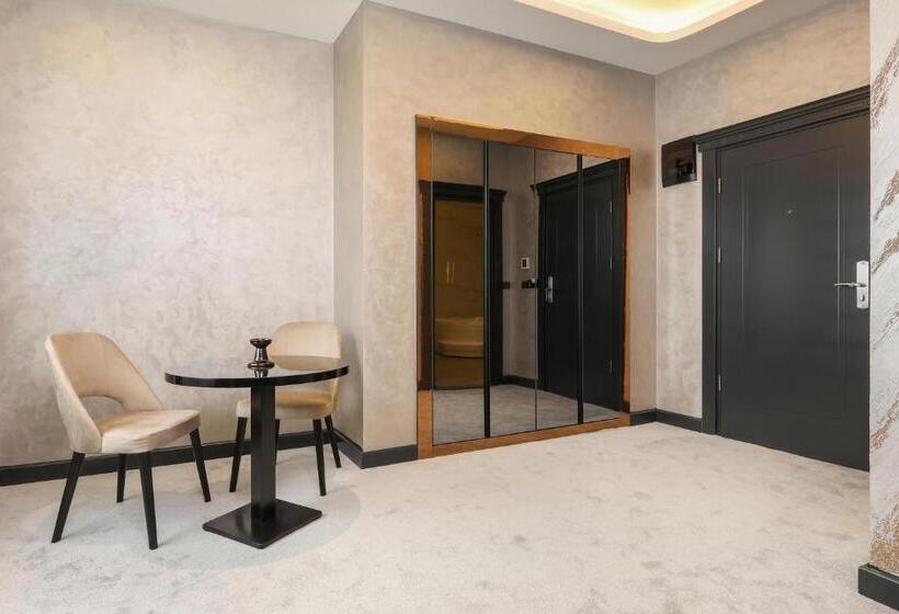 سوییت, Aileena Hotel & Villas