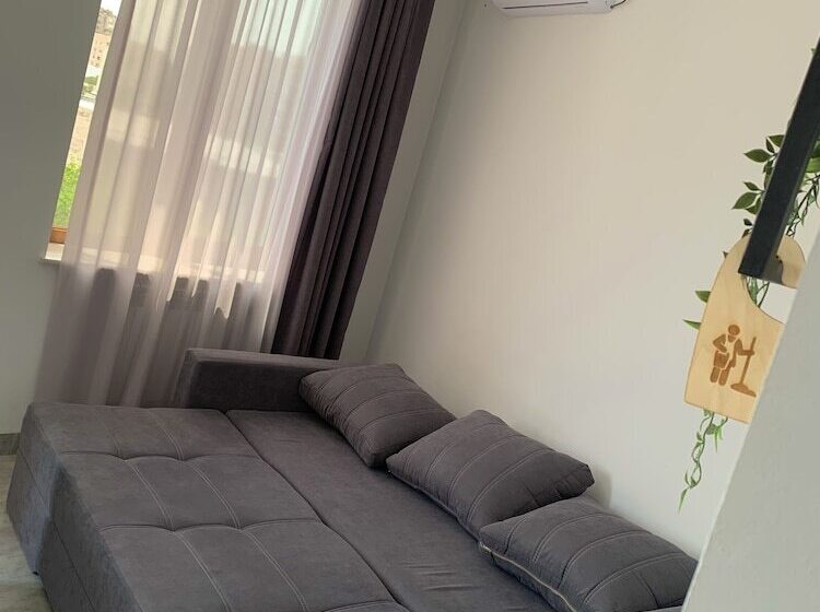 سوییت لوکس, Menua