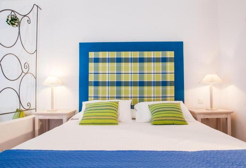 سوییت جونیور با چشم‌انداز دریا, Gerakas Belvedere Hotel & Luxury Suites