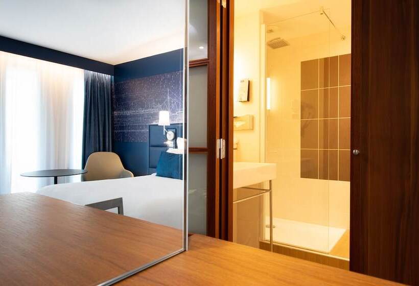 Номер Стандарт с Террасой, Mercure Toulon La Seynesurmer