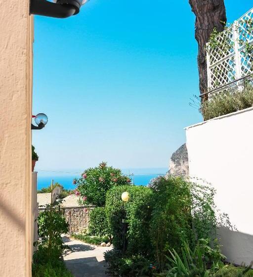 Классический Номер, La Reginella Capri
