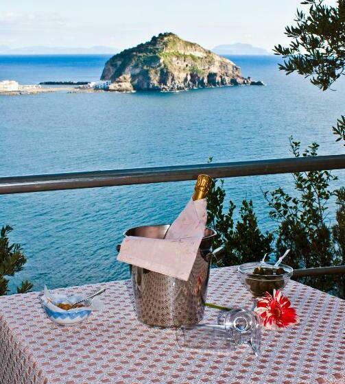 Номер Superior Вид на Море, Punta Chiarito Resort