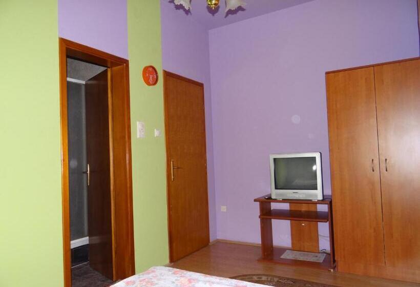 اتاق استاندارد یک نفره, Naša Tvrđava Guest Accommodation