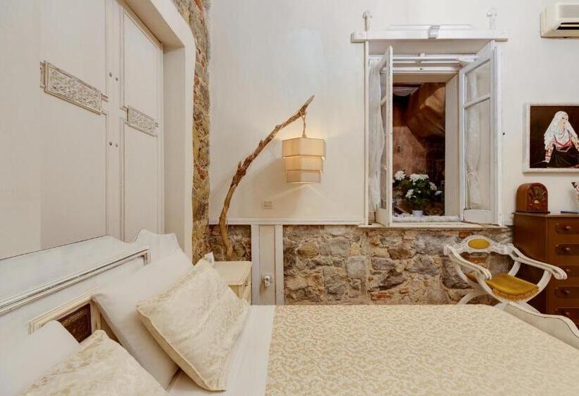 اتاق سوپریور با تخت بزرگ, Il Giardino Di Chiara