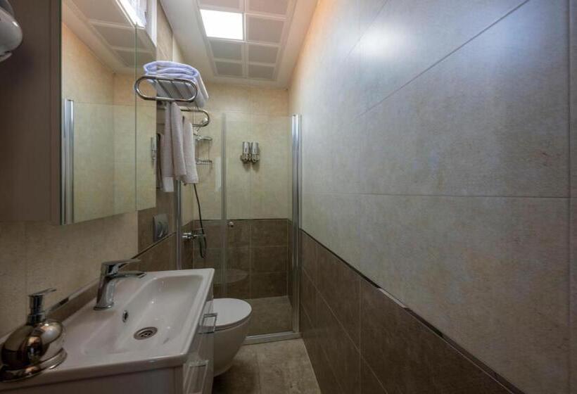 اتاق خانوادگی, Comfort Suites