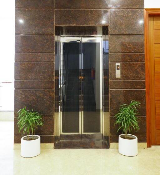 バルコニー付きデラックスルーム, Lime Tree Hotel Pulkit Gurgaon Artemis Hospital, Nearest Metro Huda City Centre