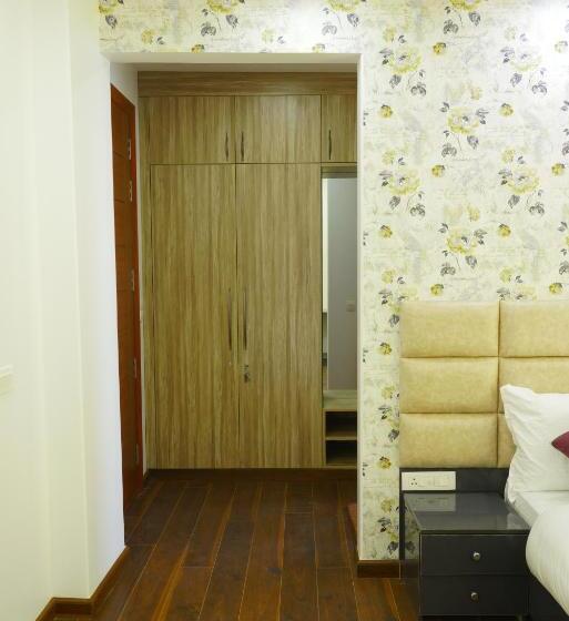 バルコニー付きデラックスルーム, Lime Tree Hotel Pulkit Gurgaon Artemis Hospital, Nearest Metro Huda City Centre