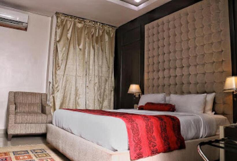 Номер Стандарт Трехместный, Room In Apartment   Best Westerln Plus Deluxe Suite