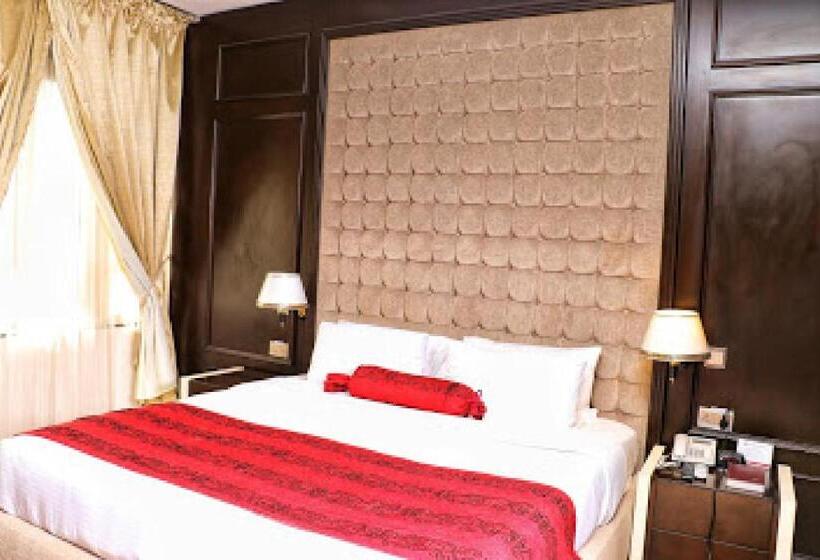 Номер Стандарт Трехместный, Room In Apartment   Best Westerln Plus Deluxe Suite