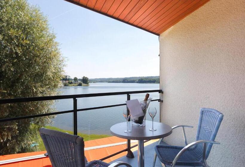 Номер Стандарт Вид на Озеро, Hôtel Du Golf De L Ailette, The Originals Relais