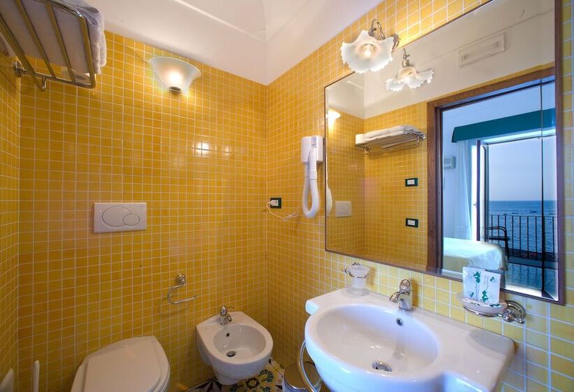 اتاق استاندارد با چشم‌انداز دریا, La Caravella Di Positano   Relais & Beach