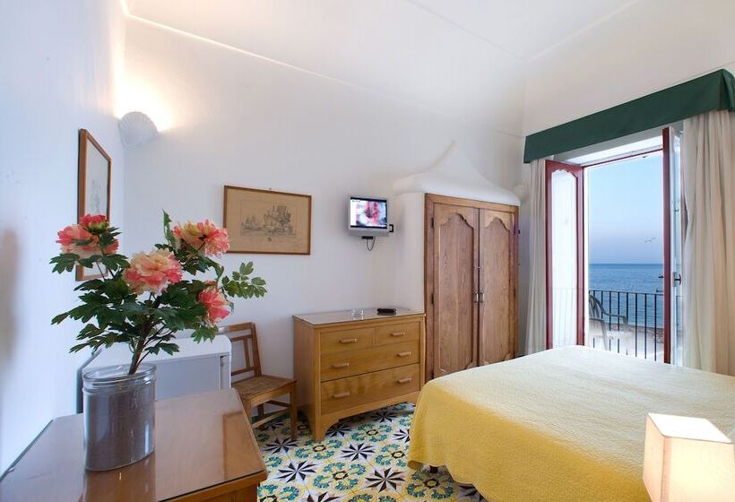 اتاق استاندارد با چشم‌انداز دریا, La Caravella Di Positano   Relais & Beach