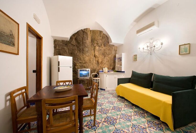 آپارتمان 2 خوابه با چشم‌انداز دریا, La Caravella Di Positano   Relais & Beach