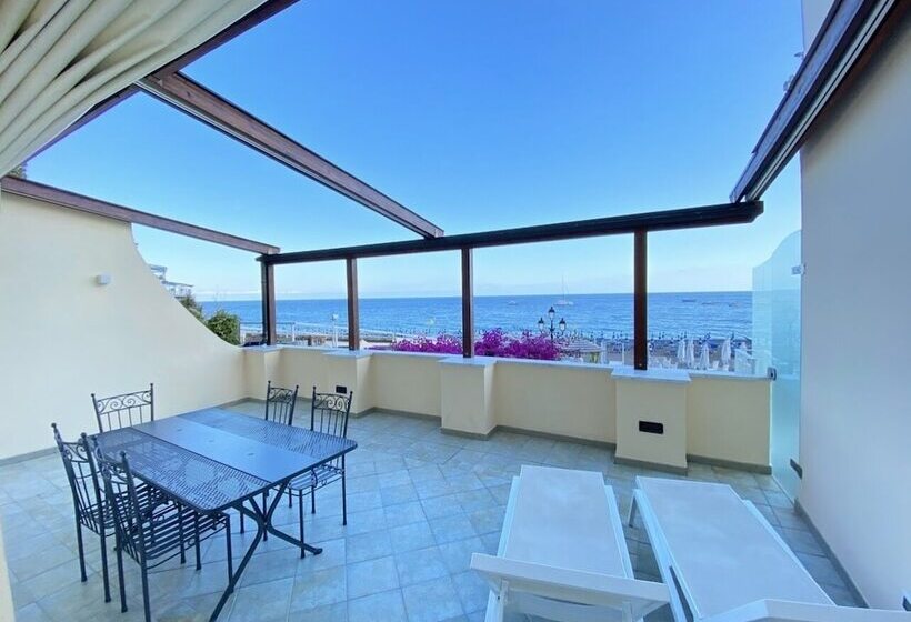 سوییت با چشم‌انداز دریا, La Caravella Di Positano   Relais & Beach