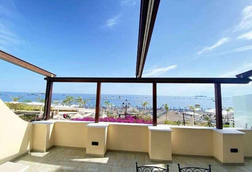 سوییت با چشم‌انداز دریا, La Caravella Di Positano   Relais & Beach