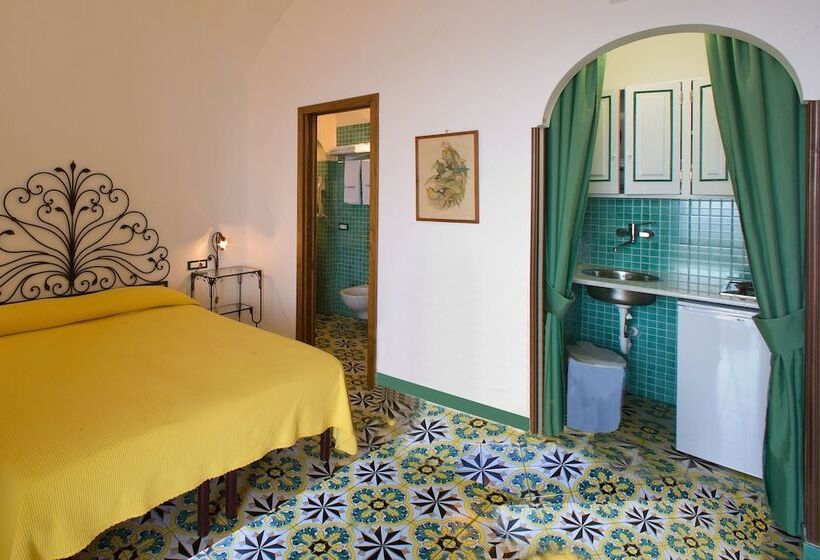 اتاق اساندارد با چشم‌انداز جانبی به دریا, La Caravella Di Positano   Relais & Beach