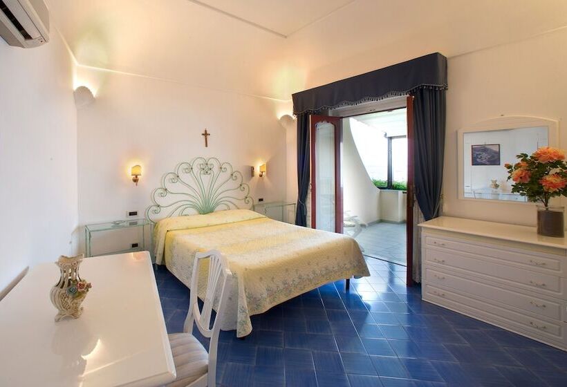 اتاق اساندارد با چشم‌انداز جانبی به دریا, La Caravella Di Positano   Relais & Beach