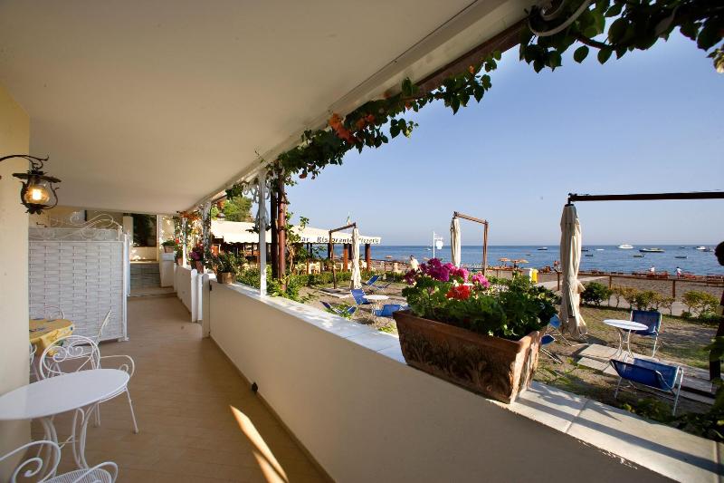آپارتمان 2 خوابه با چشم‌انداز دریا, La Caravella Di Positano   Relais & Beach