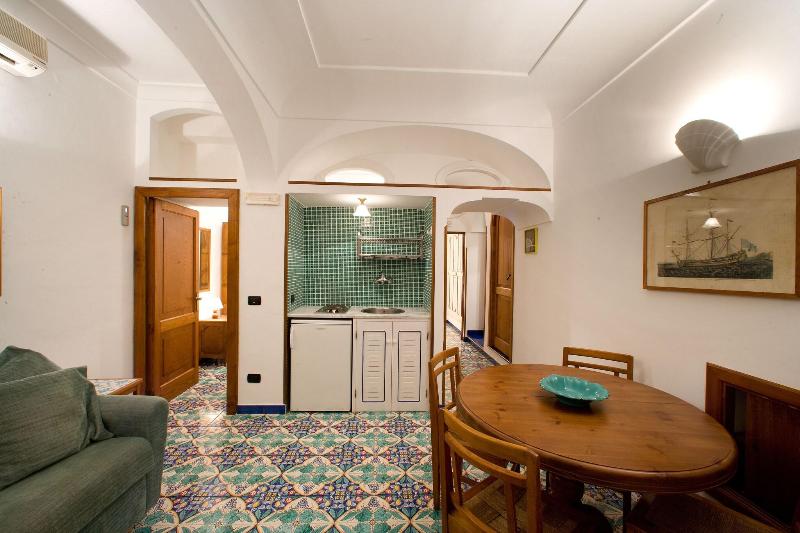 آپارتمان 2 خوابه با چشم‌انداز دریا, La Caravella Di Positano   Relais & Beach