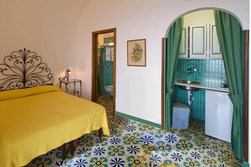 اتاق استاندارد با چشم‌انداز دریا, La Caravella Di Positano   Relais & Beach