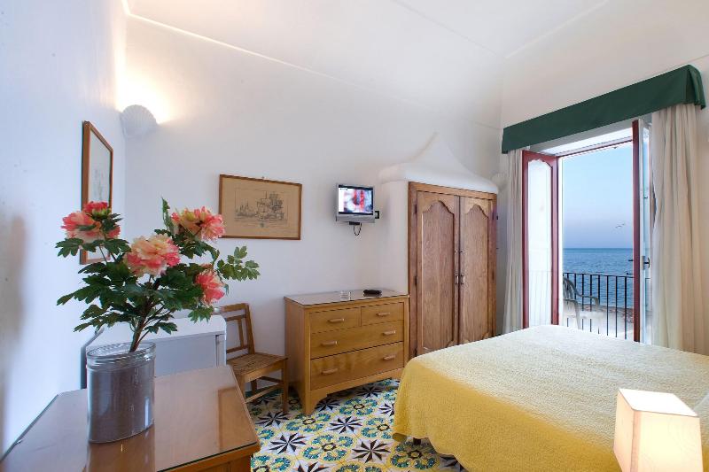 اتاق استاندارد با چشم‌انداز دریا, La Caravella Di Positano   Relais & Beach