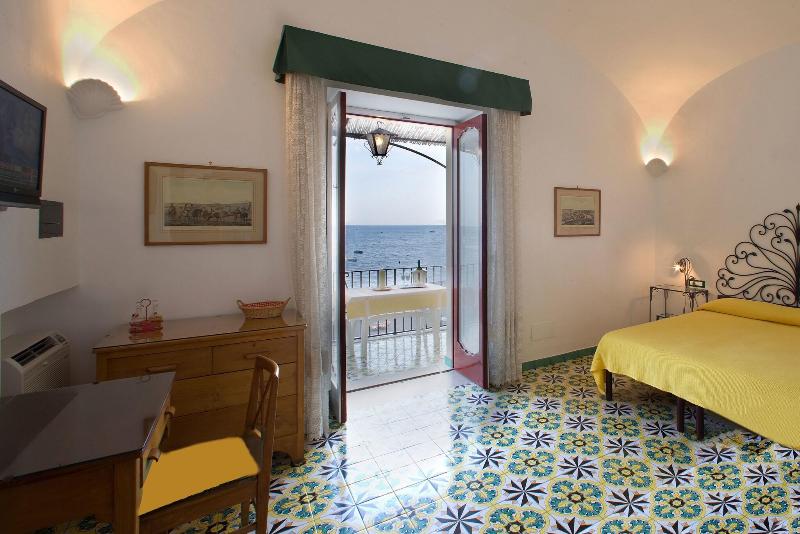 اتاق استاندارد با چشم‌انداز دریا, La Caravella Di Positano   Relais & Beach