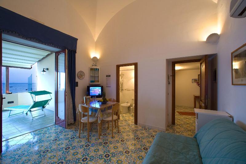آپارتمان 1 خوابه با چشم‌انداز دریا, La Caravella Di Positano   Relais & Beach