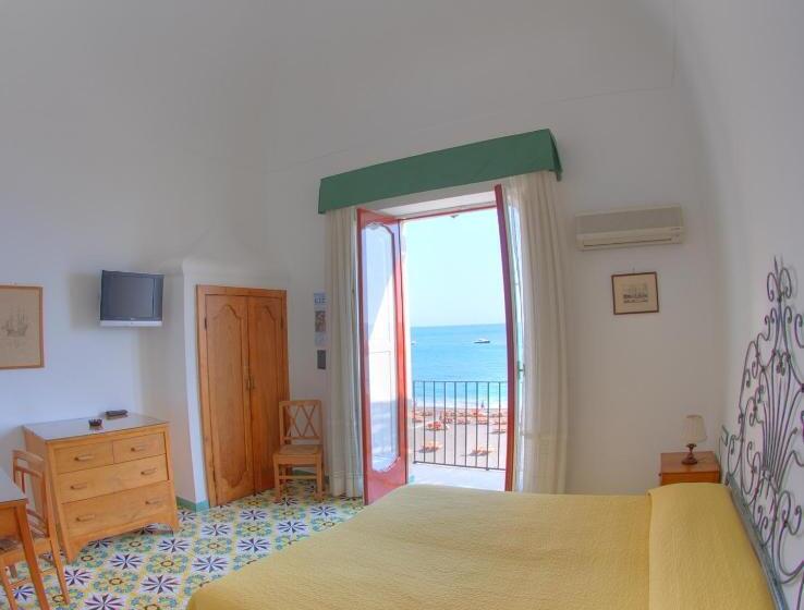 اتاق استاندارد با چشم‌انداز دریا, La Caravella Di Positano   Relais & Beach