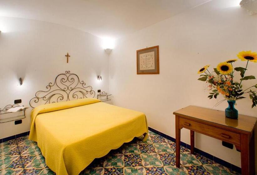اتاق استاندارد سه نفره, La Caravella Di Positano   Relais & Beach