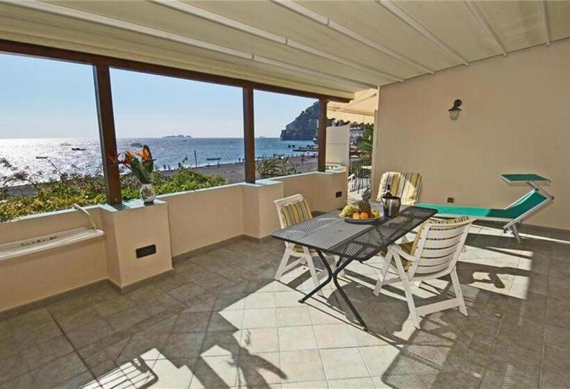 سوییت با چشم‌انداز دریا, La Caravella Di Positano   Relais & Beach